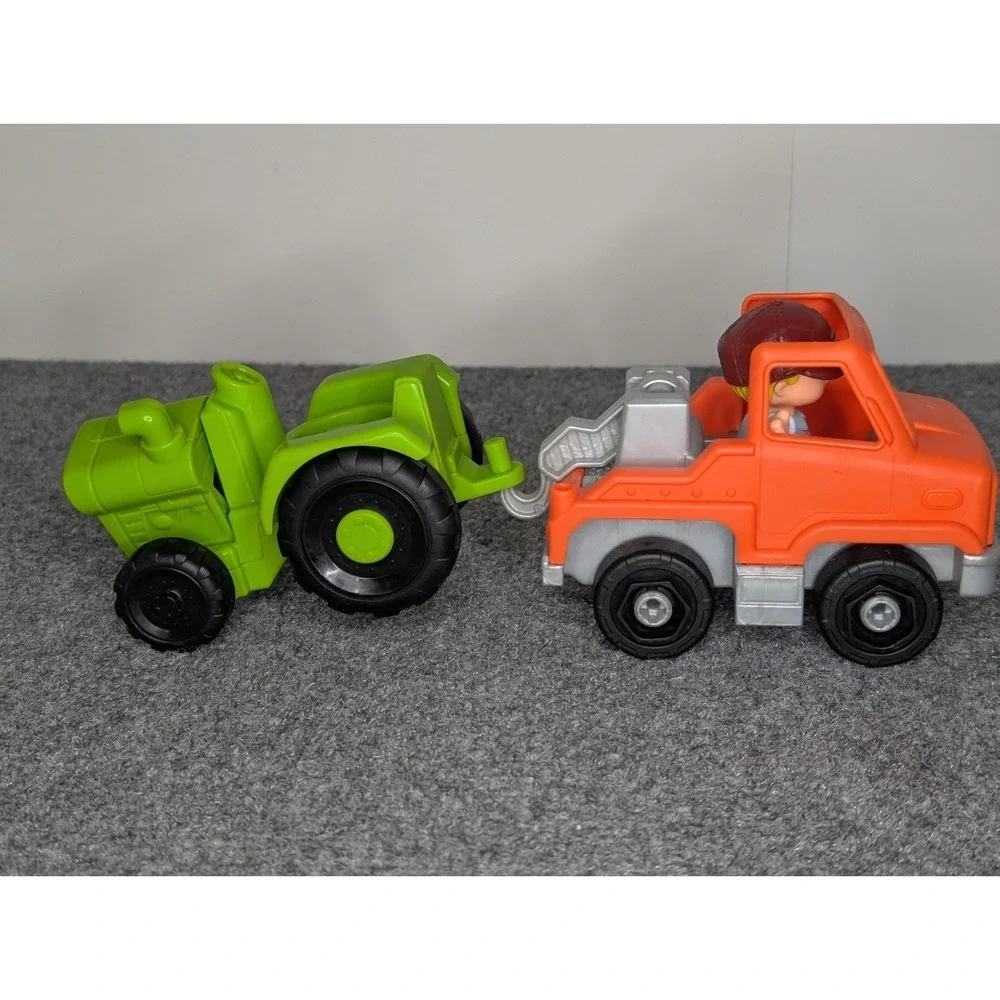 Fisher Price Little People 2023 Tow Truck With Driver And Extra Wobble Tractor‎